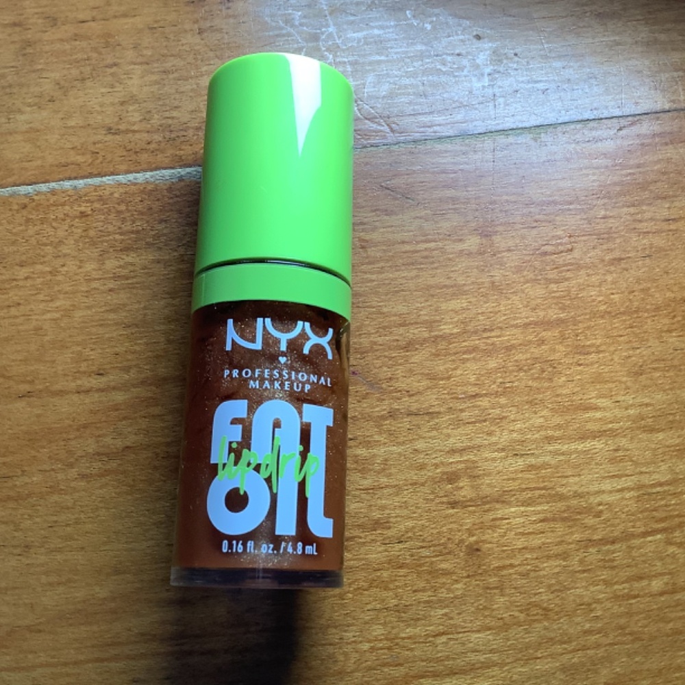 (3/30$) NYX PROFESSIONAL MAKEUP Fat Oil Lip Drip in Follow Back - Picture 2 of 4
